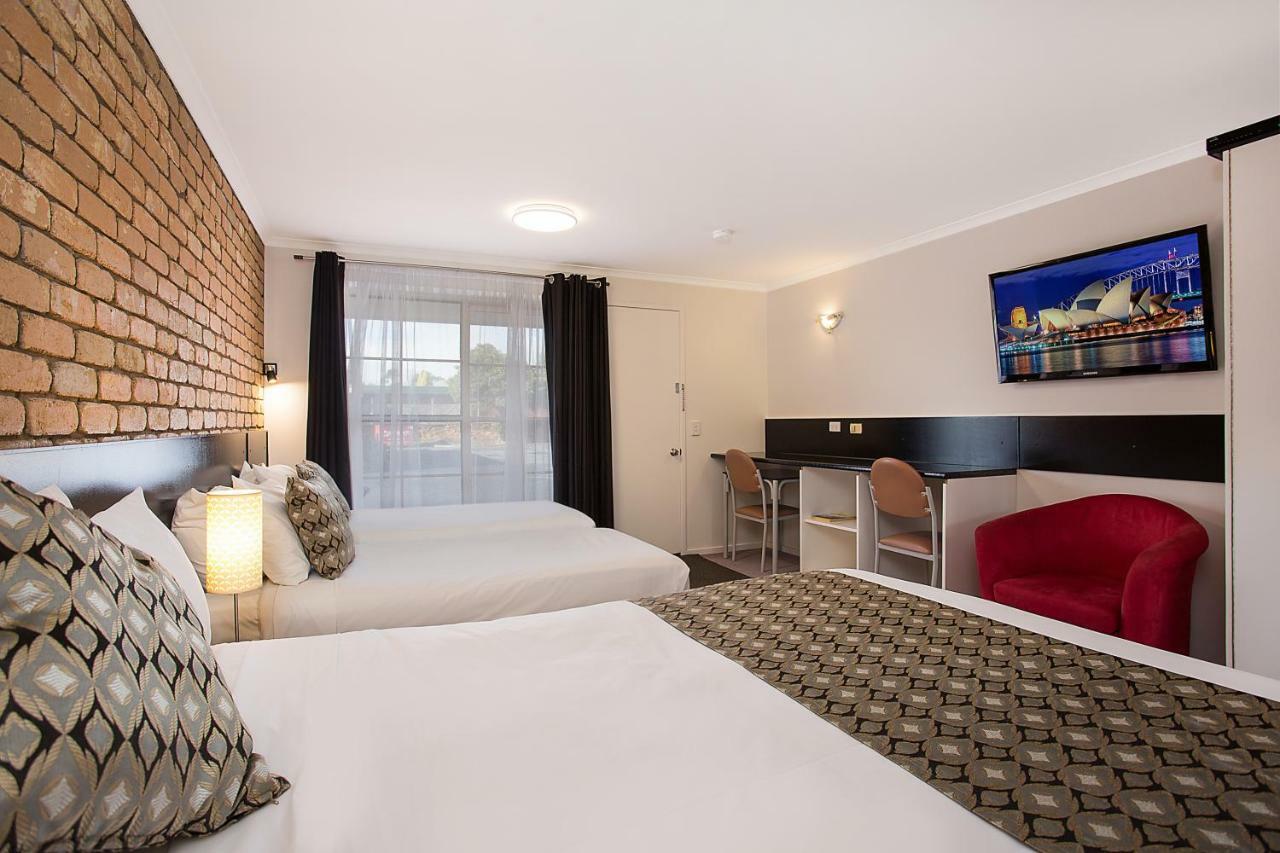 Gateway Motor Inn Варрнамбул Экстерьер фото